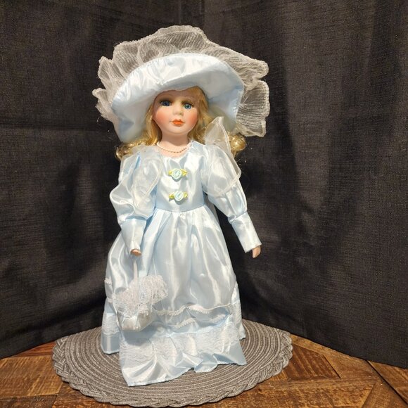 J. Misa - Porcelain Doll - VTG - Picture 5 of 7